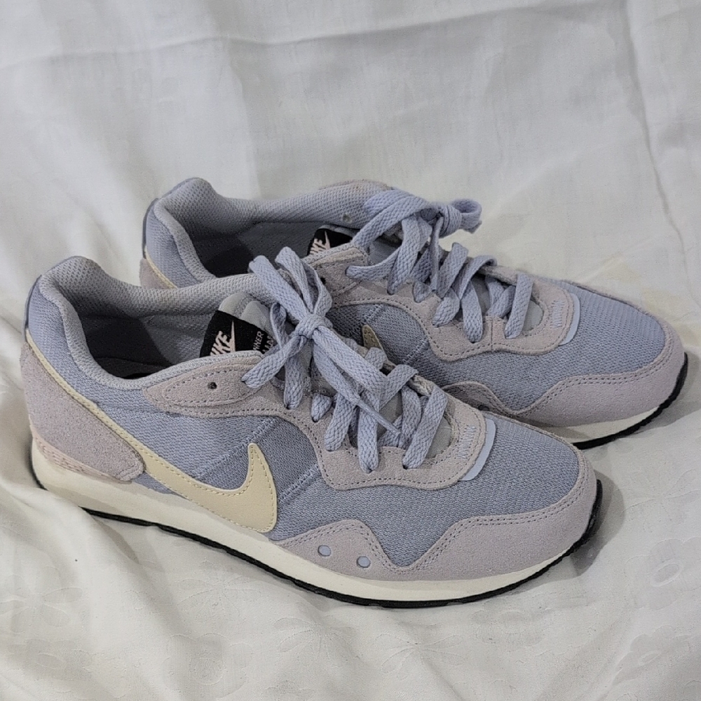 Nike Venture Women's Runner 7.5 - Light Purple and Cream Ck 2948-003